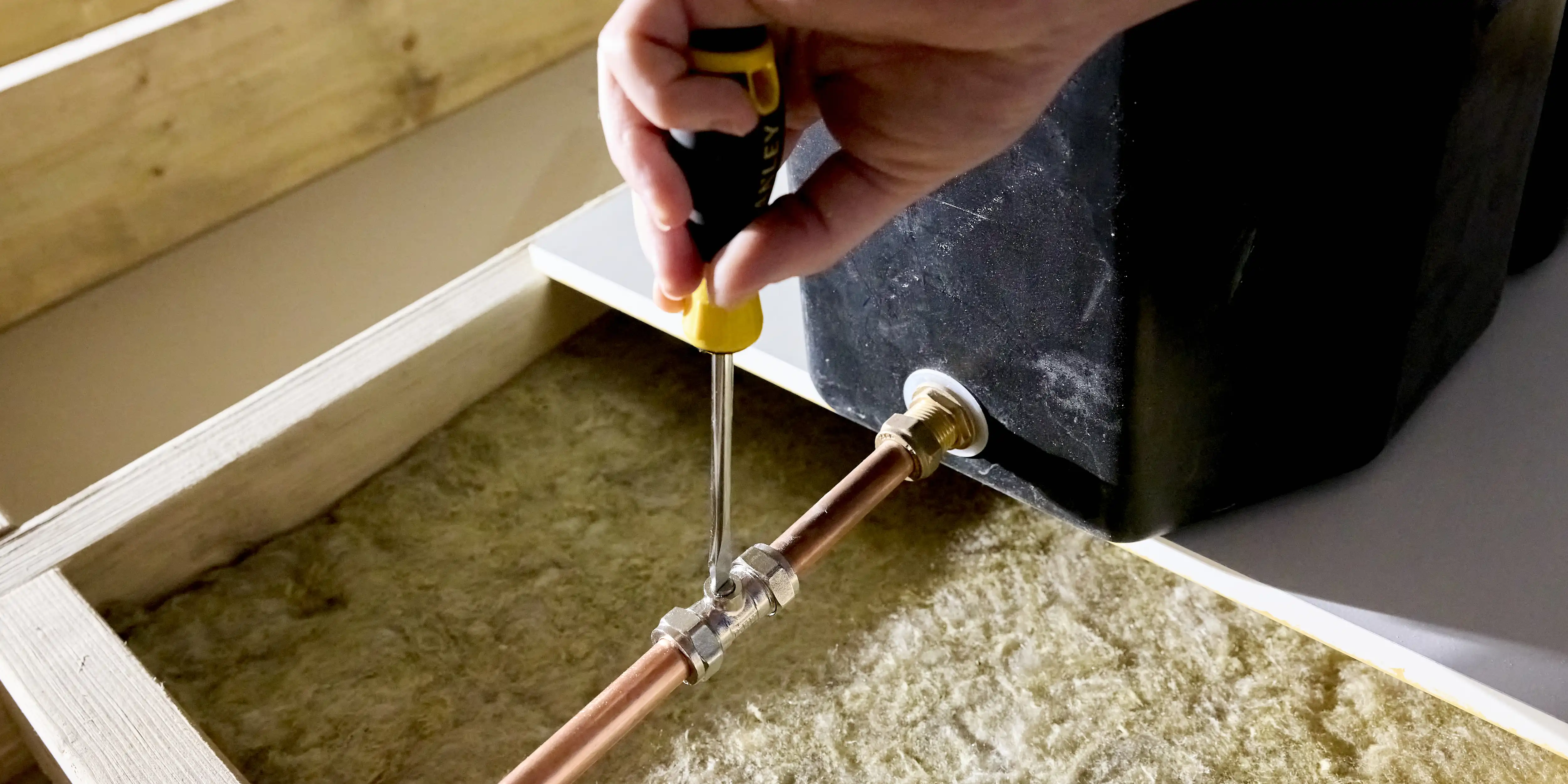 wickes-home-maintenance-change-radiator-valve-6a.webp