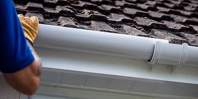 How to Fit Guttering | Wickes.co.uk