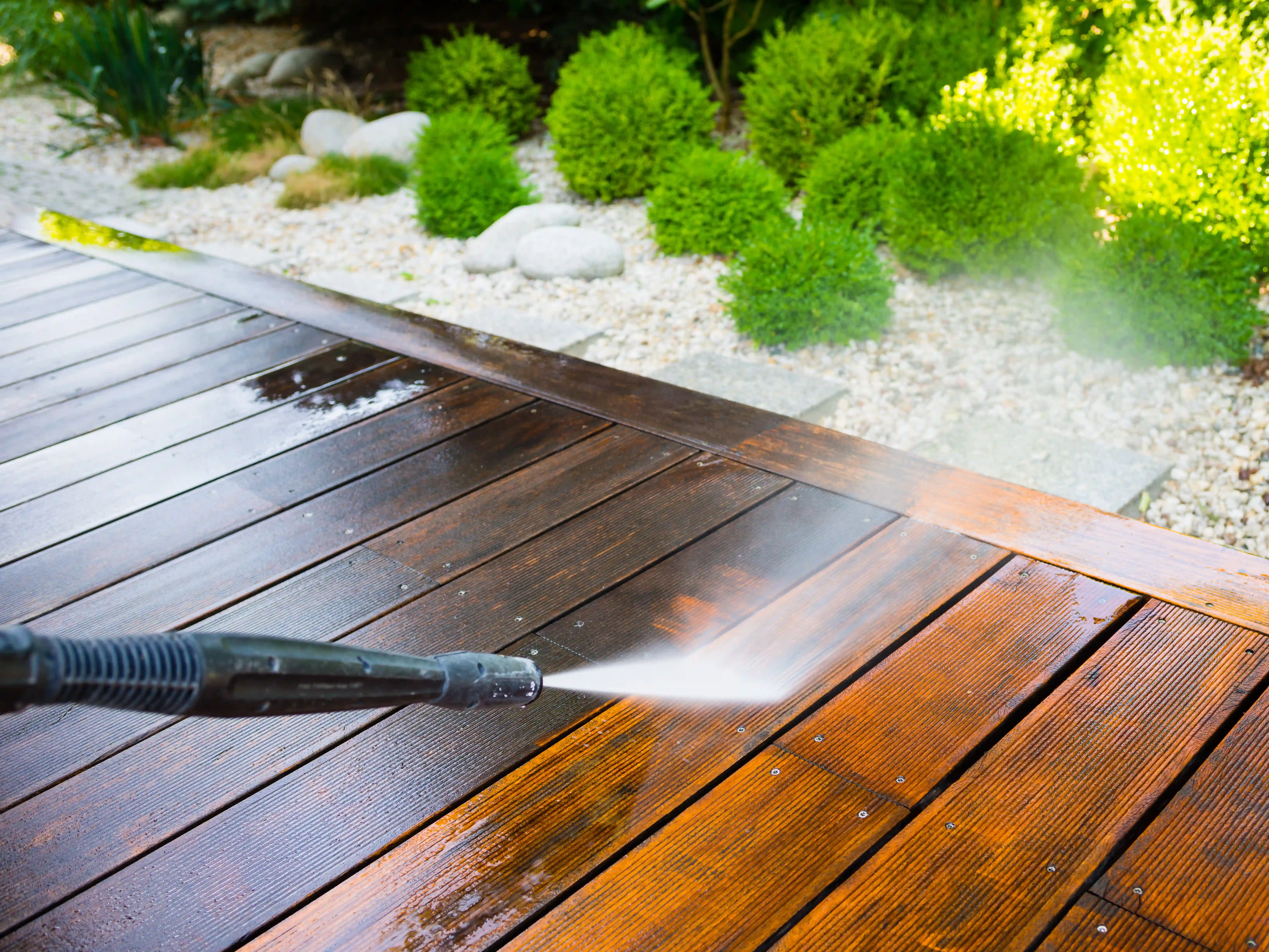 wickes-gardens-decking-materials-buying-guide-5.webp