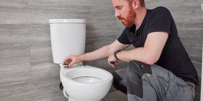 Wickes_MME_How_To_Change_A_Toilet_Seat_14920.jpg