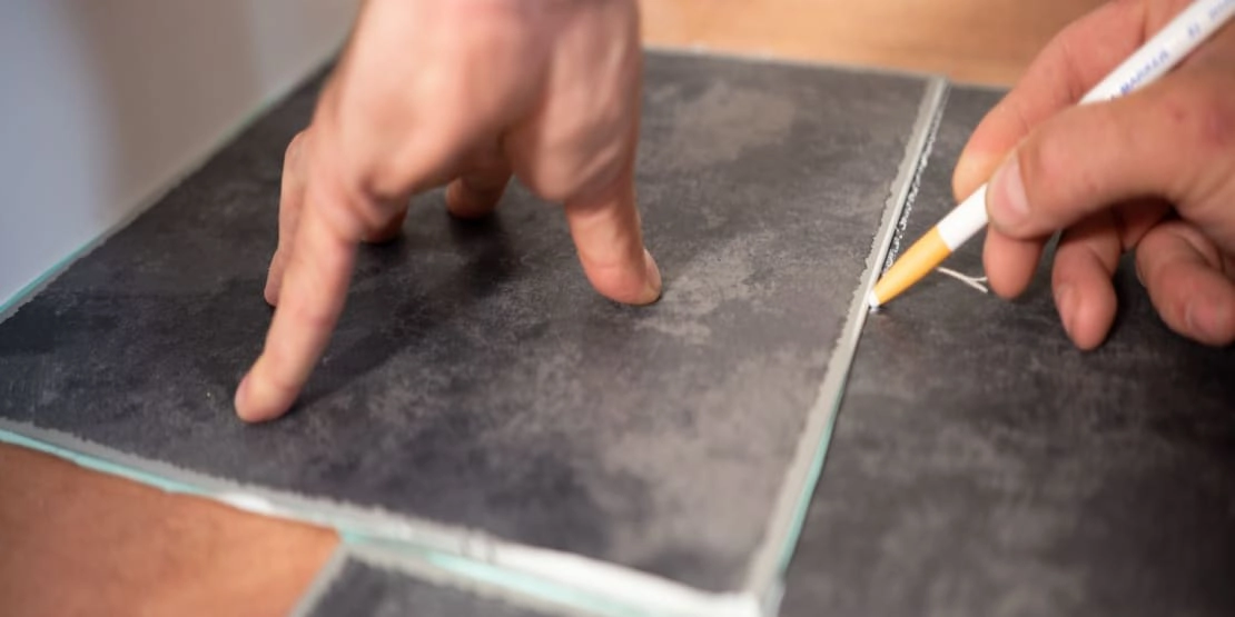 wickes-flooring-how-to-carpet-vinyl-tiles-18.webp