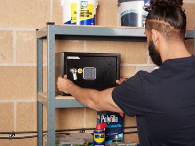 Wickes_MME_How_To_Fit_A_Safe_2380.jpg