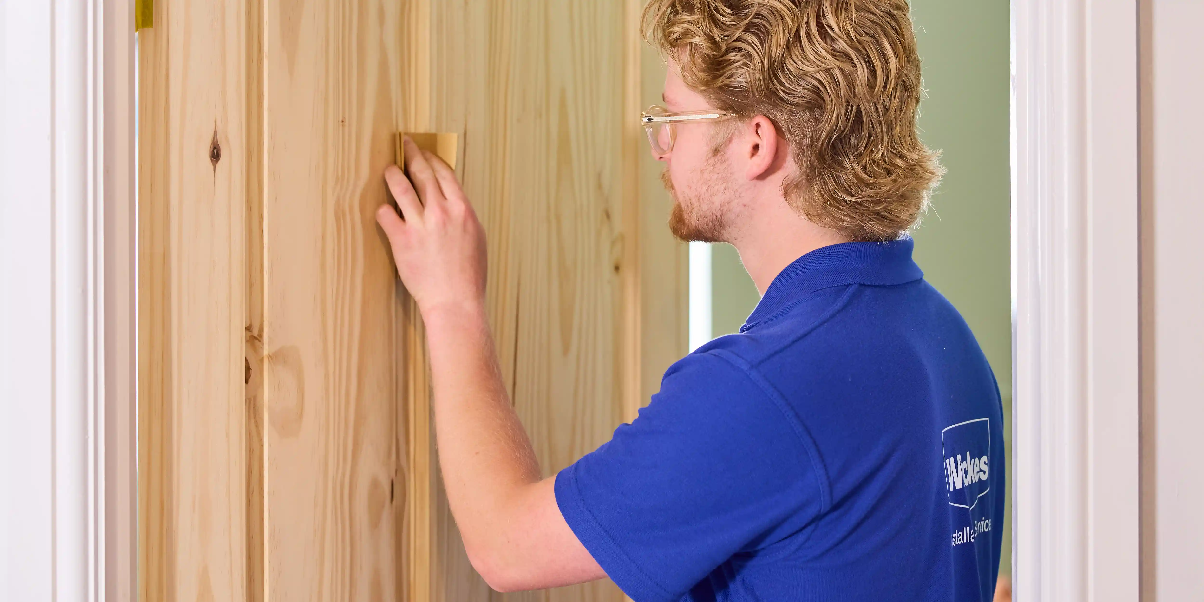 wickes-decorating-how-to-varnish-wood-10.webp