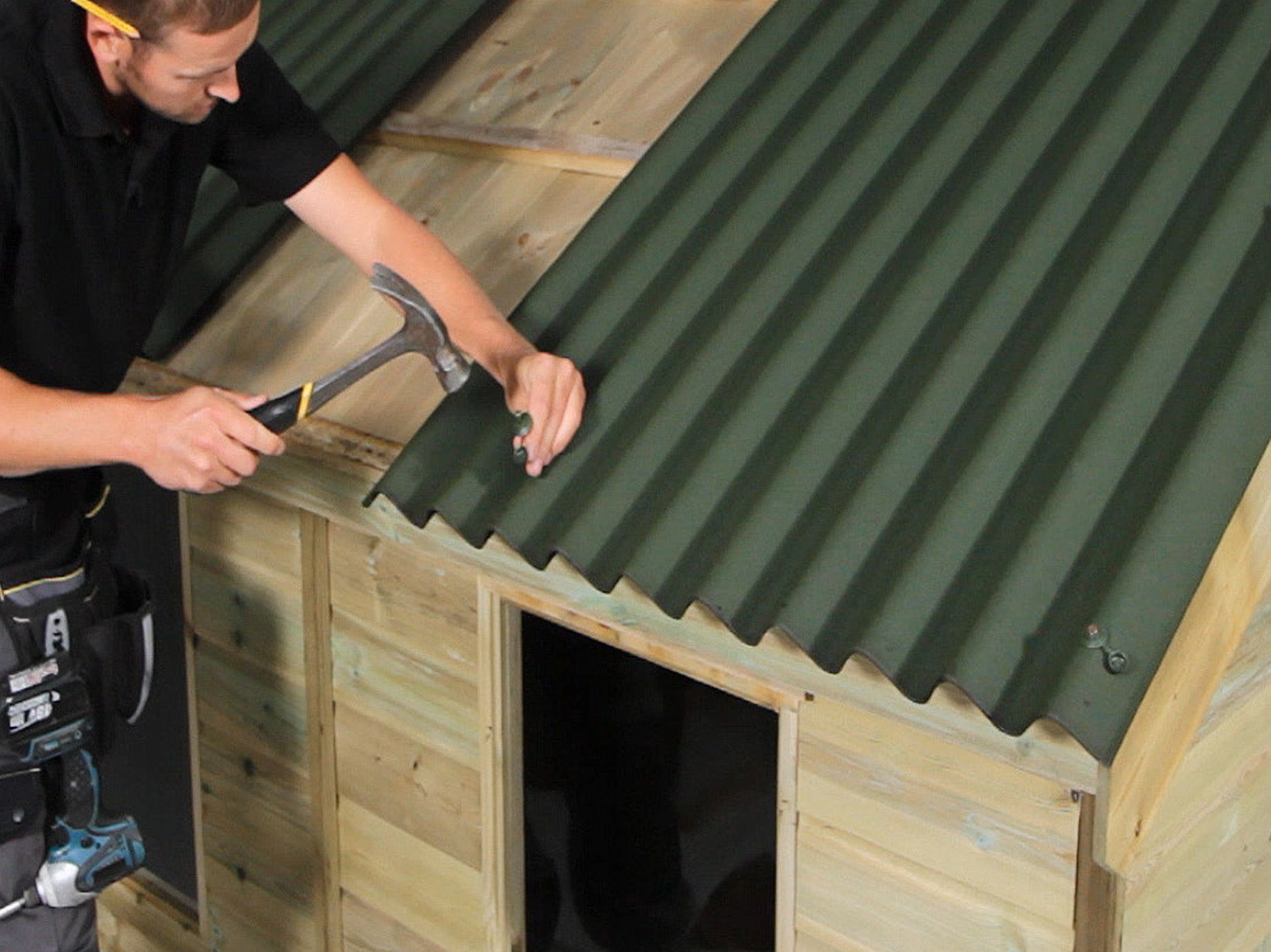 wickes-home-maintenance-fit-roof-shingles-20.webp