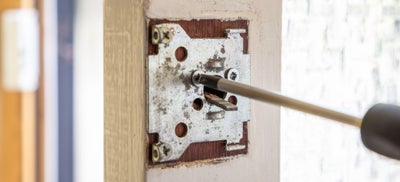 16How-To-Fit-Door-Locks-Rim-Cylinder-2.jpeg