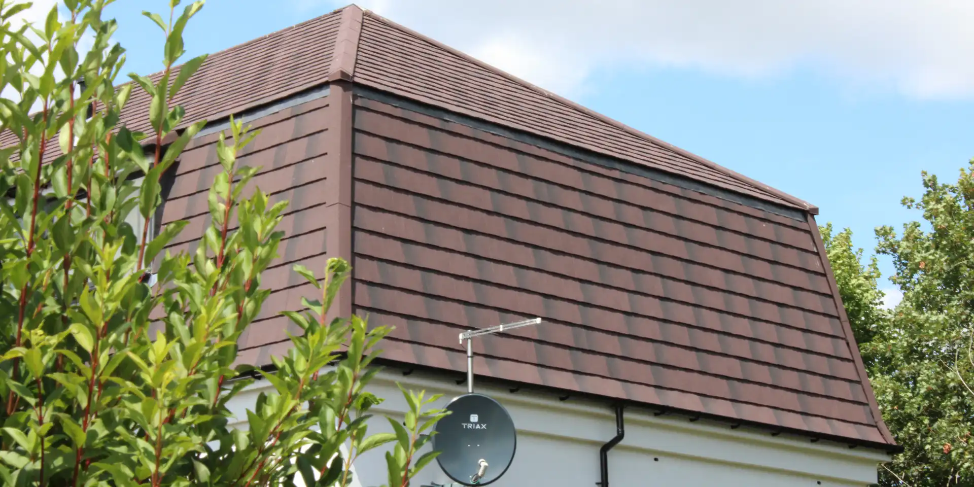 wickes-home-maintenance-fit-roof-shingles-3.webp