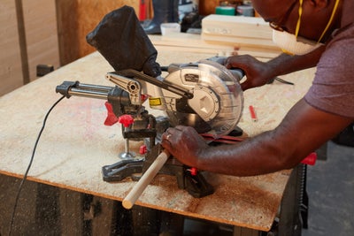 Using circular saw to cut dowel