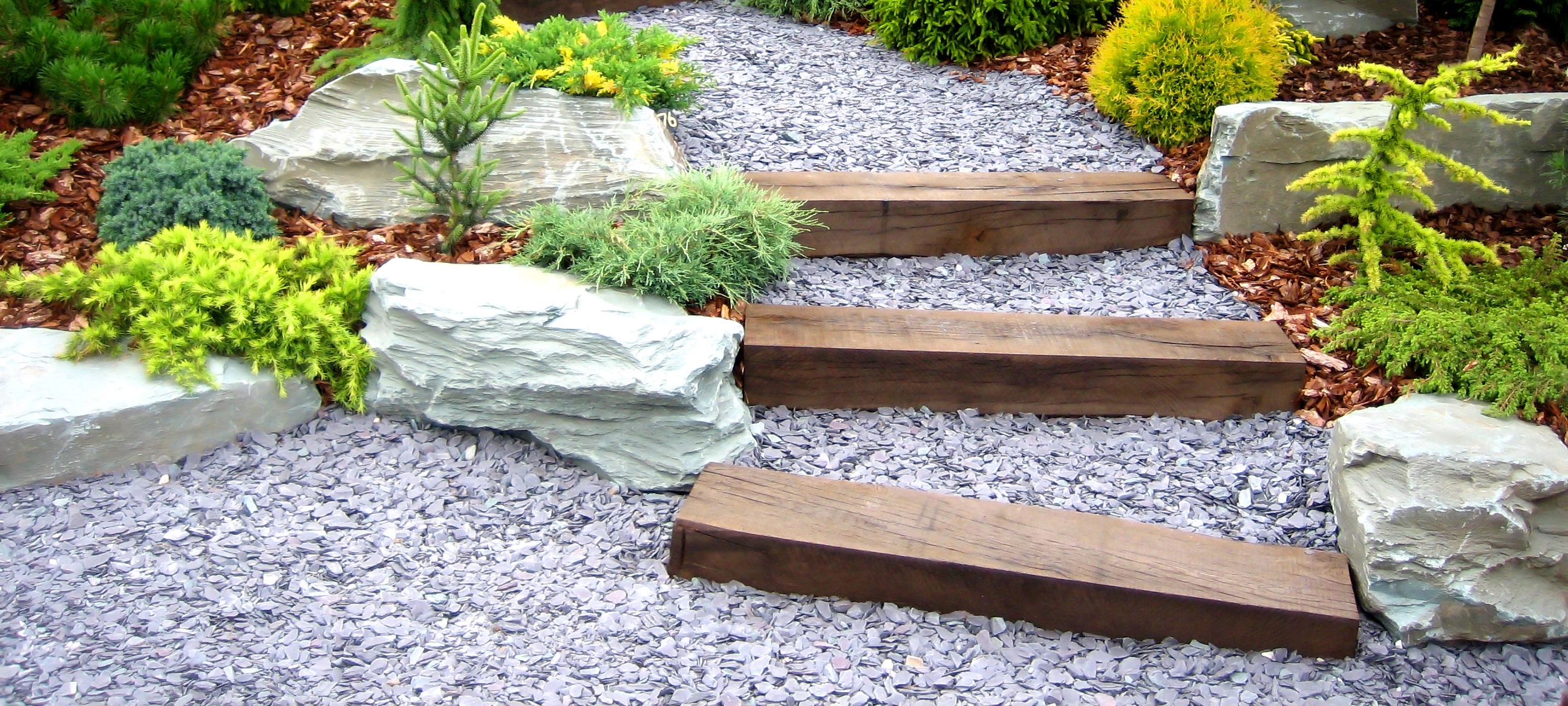 garden-steps-wooden-gravel.jpg