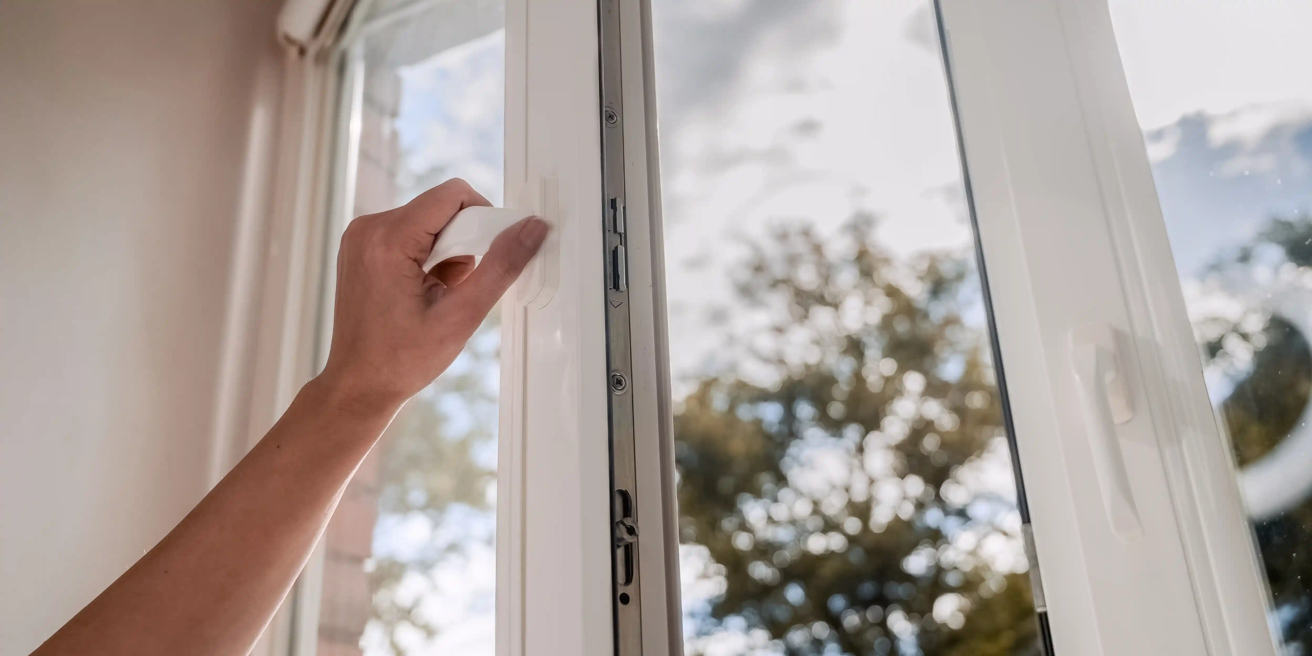 wickes-decorating-how-to-varnish-wood-4.webp