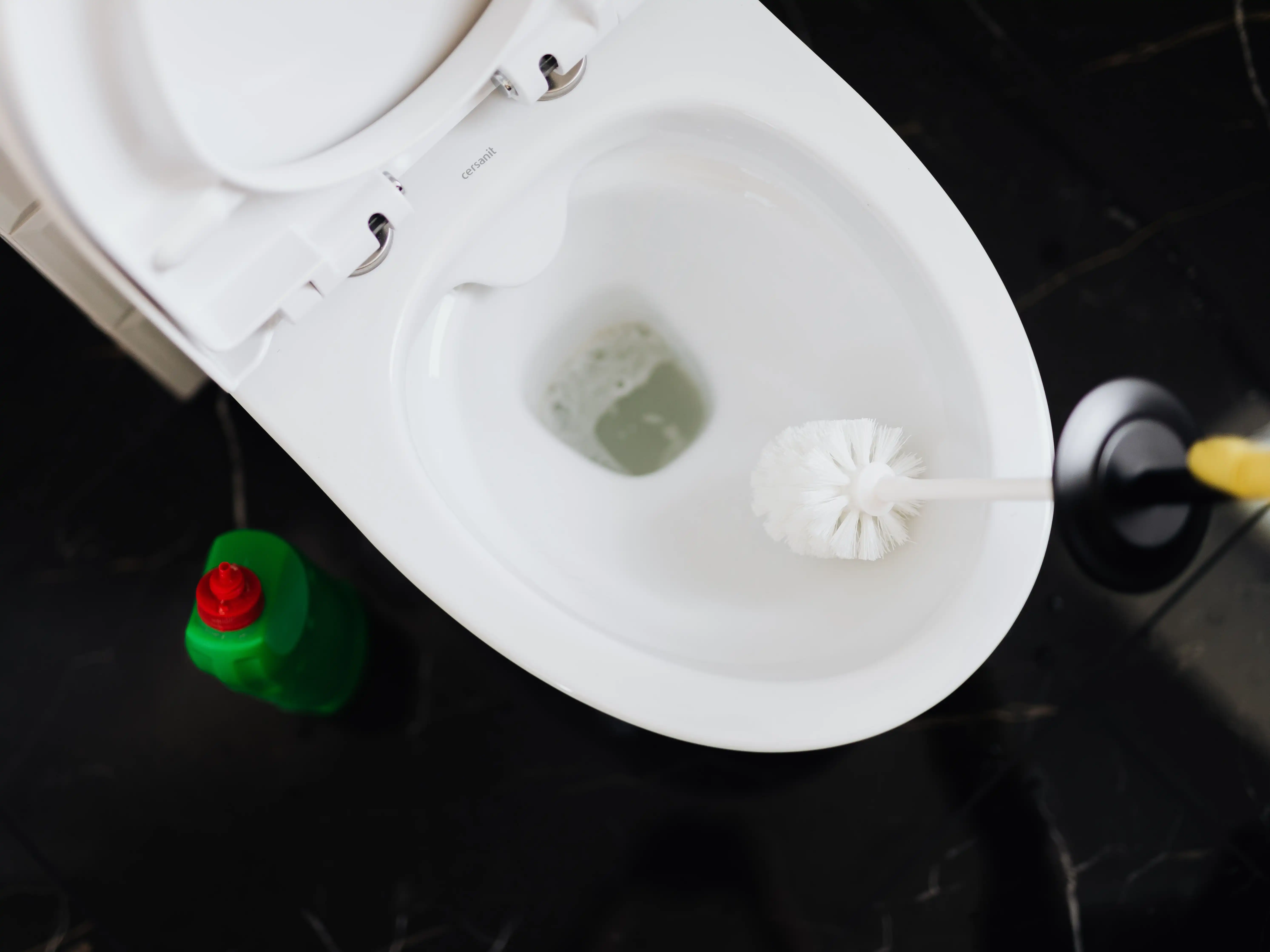 wickes-bathrooms-cleaning-your-bathroom-5.webp