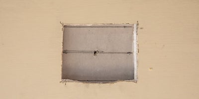 17.How-To-Repair-Walls-Small-Hole-10.jpeg