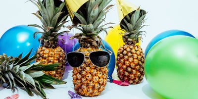 220719-SummerContent2-SummerPartyIdeas-TikiPineapples.jpeg