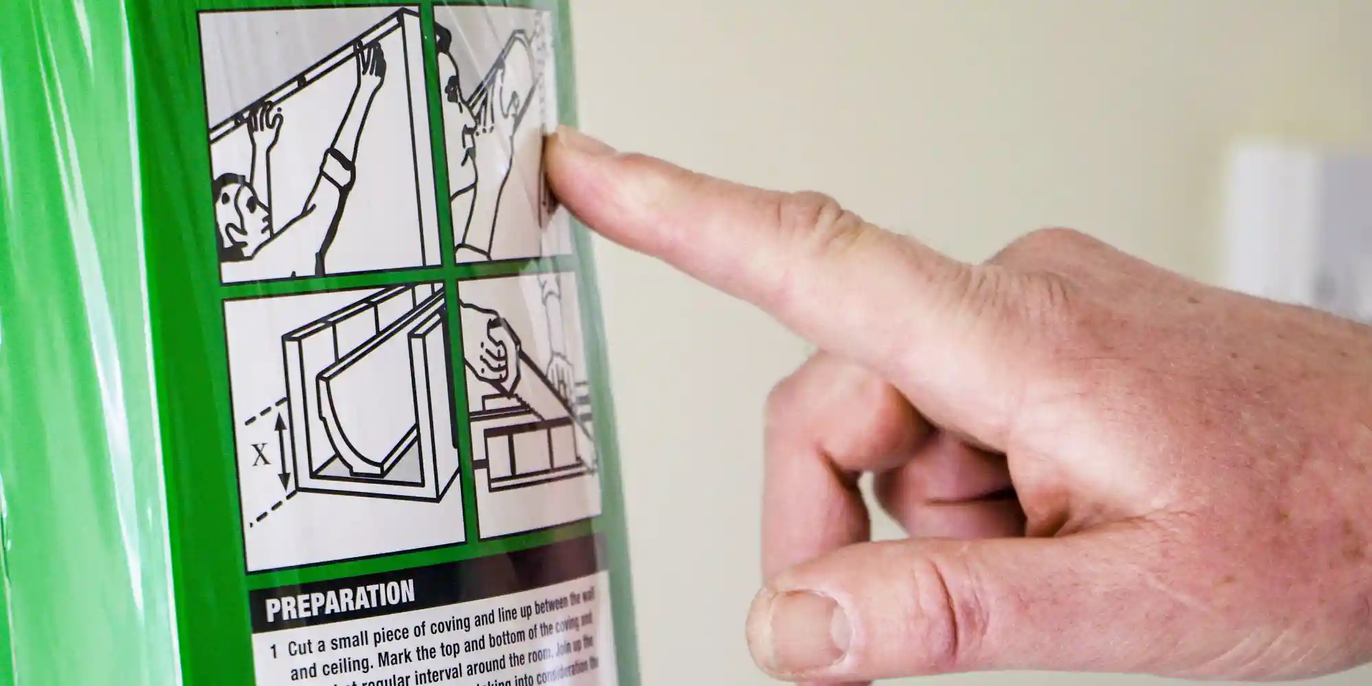 wickes-decorating-fit-coving-3.webp