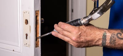 10-How-To-Fit-Door-Locks-Mortice-Sashlock-5.jpeg