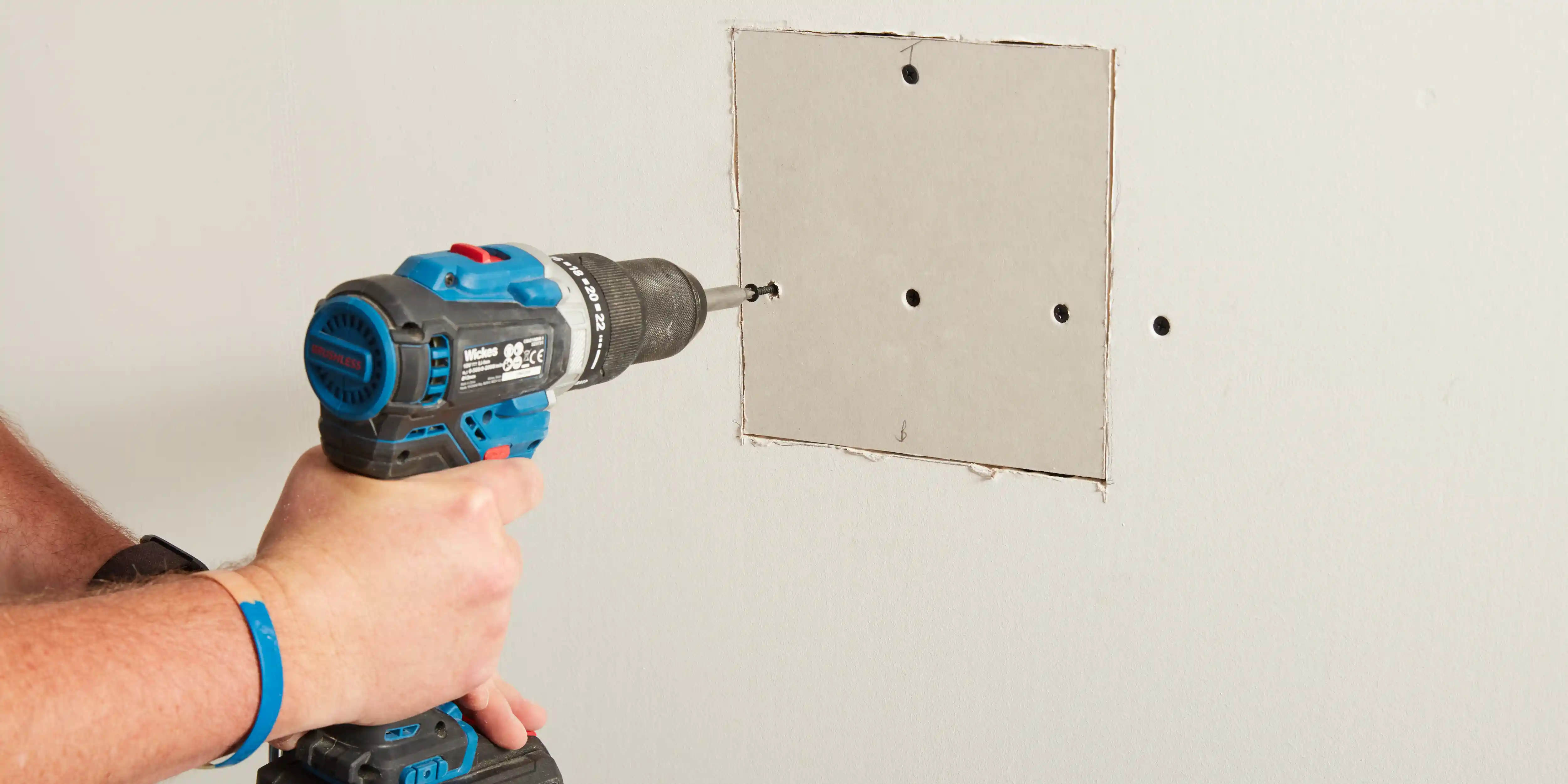 wickes-decorating-repair-wall-ceiling-15.webp