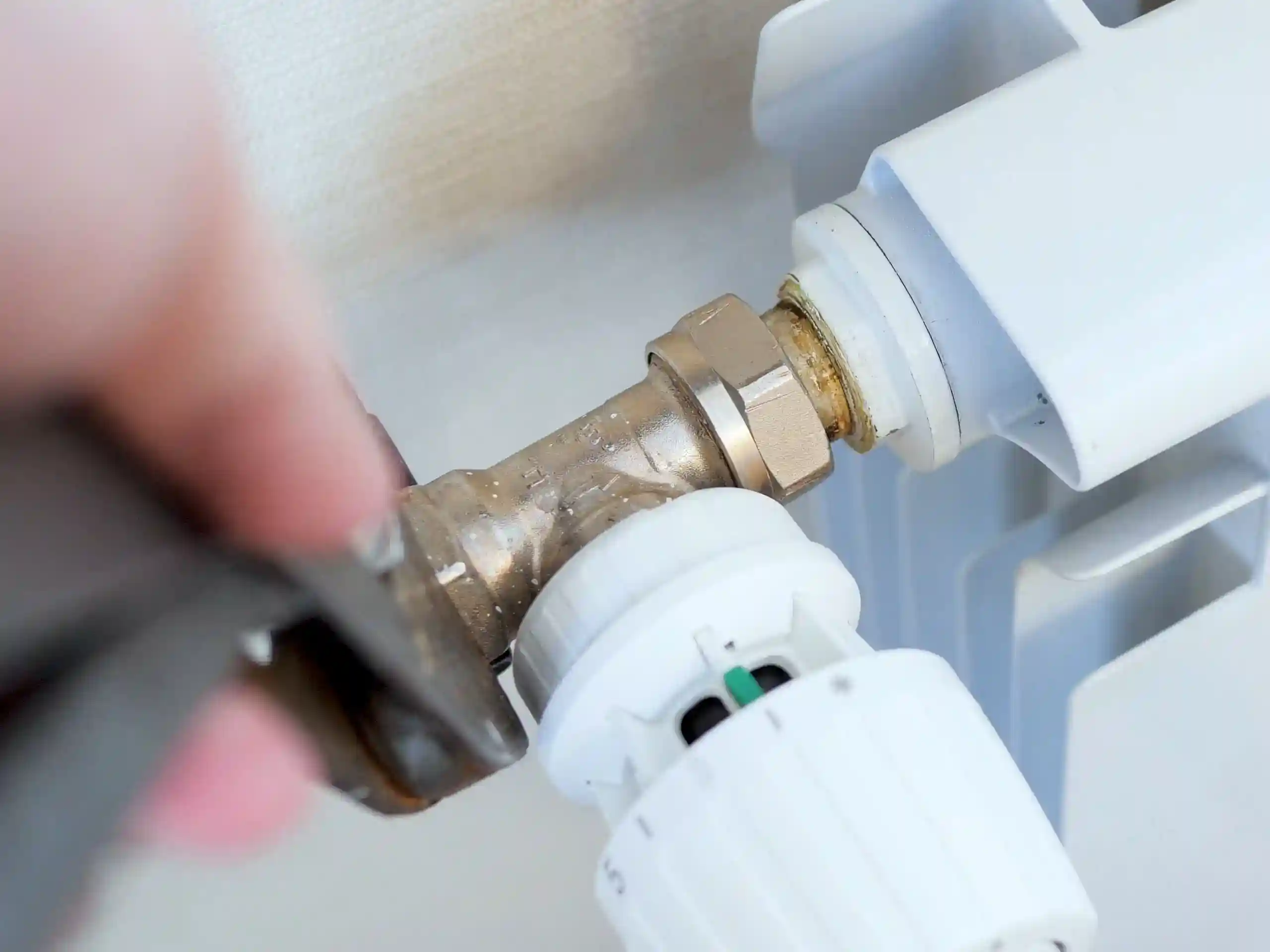 wickes-heating-plumbing-how-to-replace-radiator-4.webp