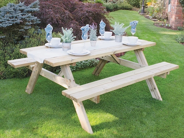 Garden & Outdoor Tables