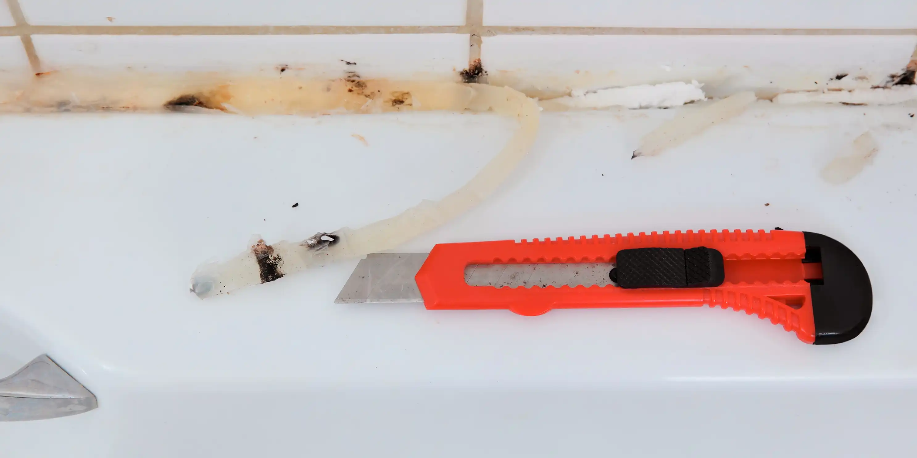 wickes-bathroom-how-to-reseal-bath-and-shower-3.webp