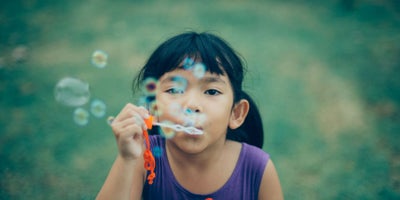 220719-SummerContent2-SummerPartyIdeas-bubbles.jpeg