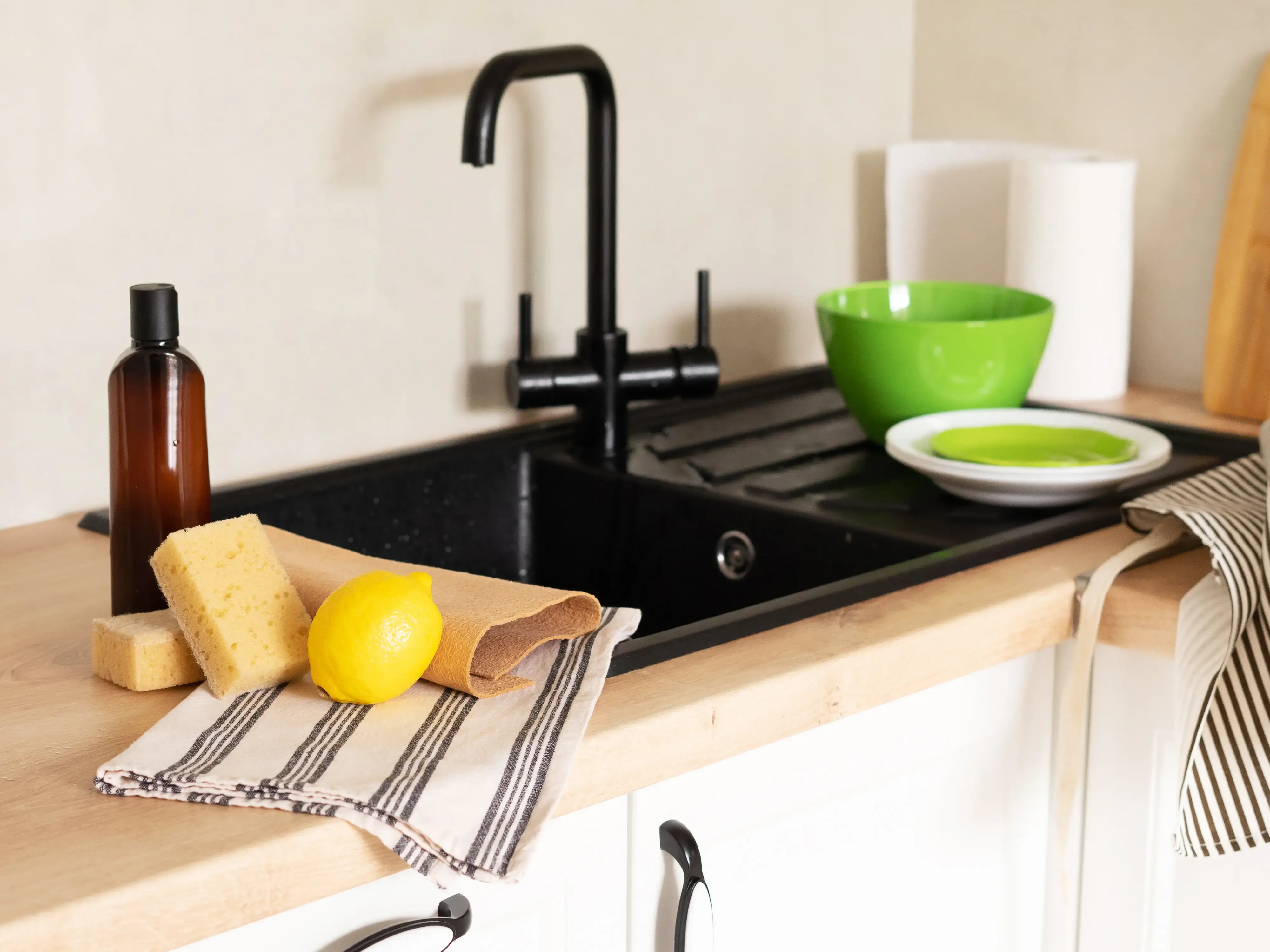 wickes-bathrooms-cleaning-your-bathroom-19.webp