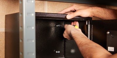 Wickes_MME_How_To_Fit_A_Safe_2411.jpg