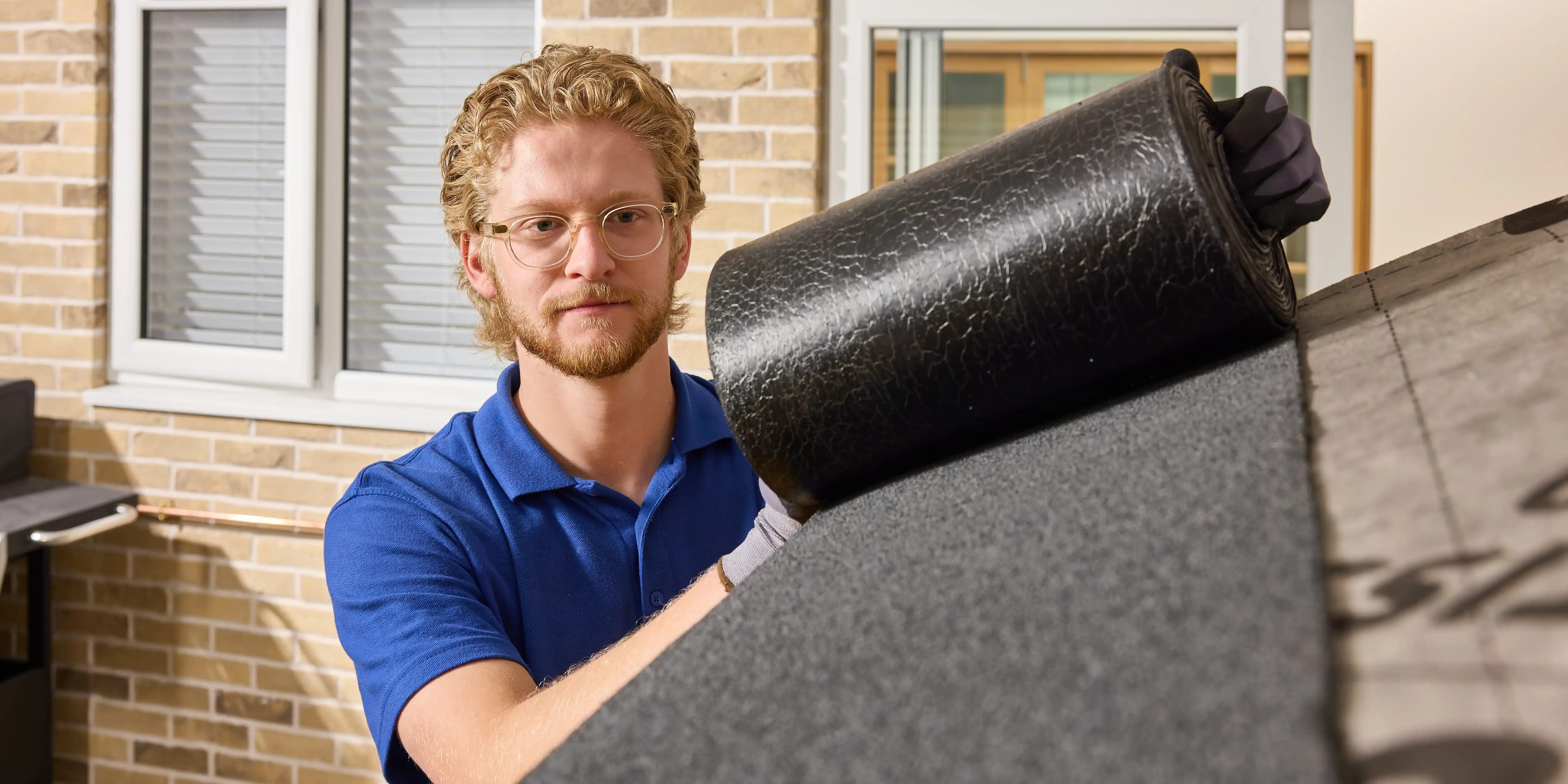 wickes-landscaping-fit-roof-shingles-8.webp
