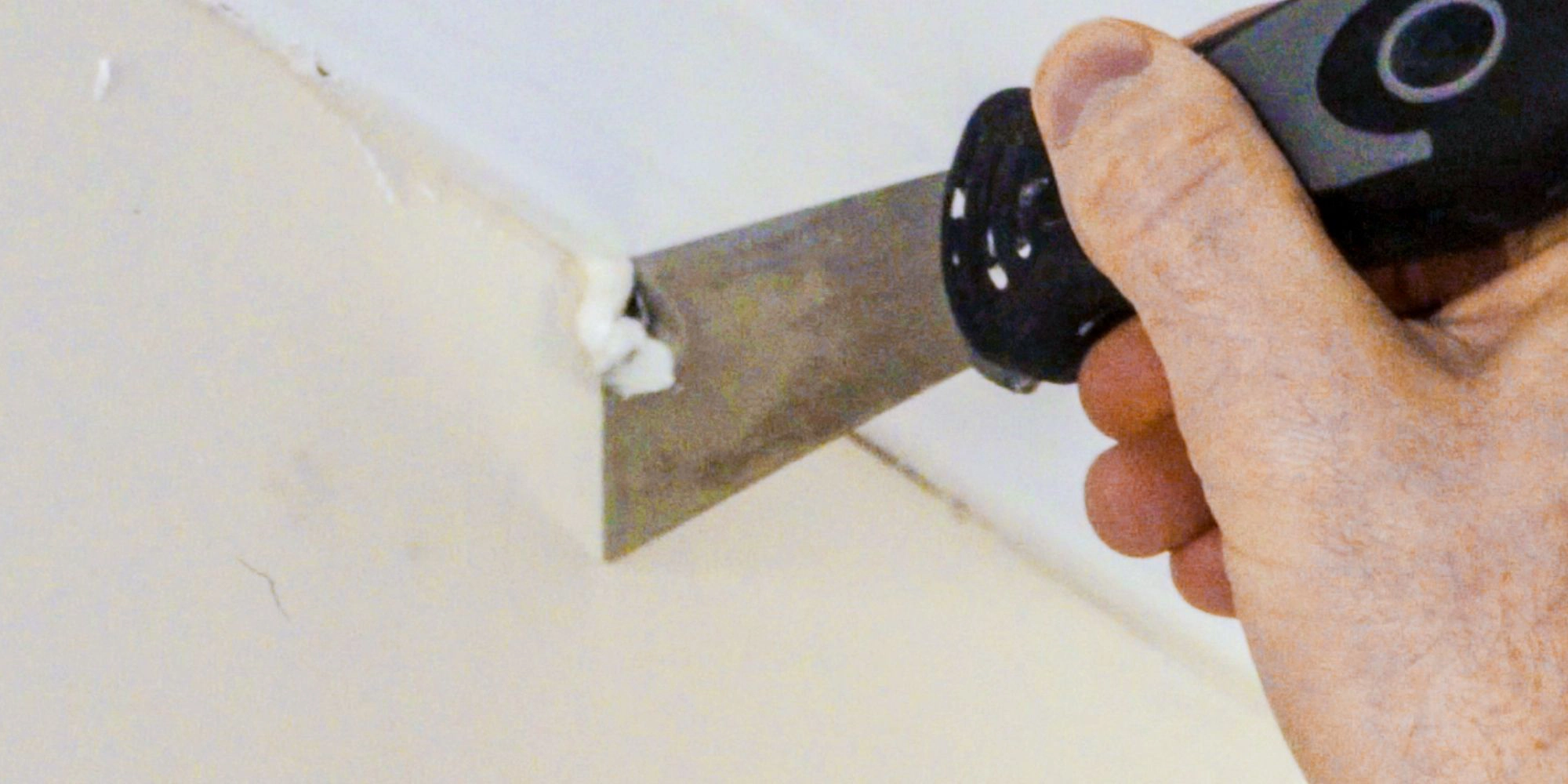 wickes-decorating-fit-coving-13.webp