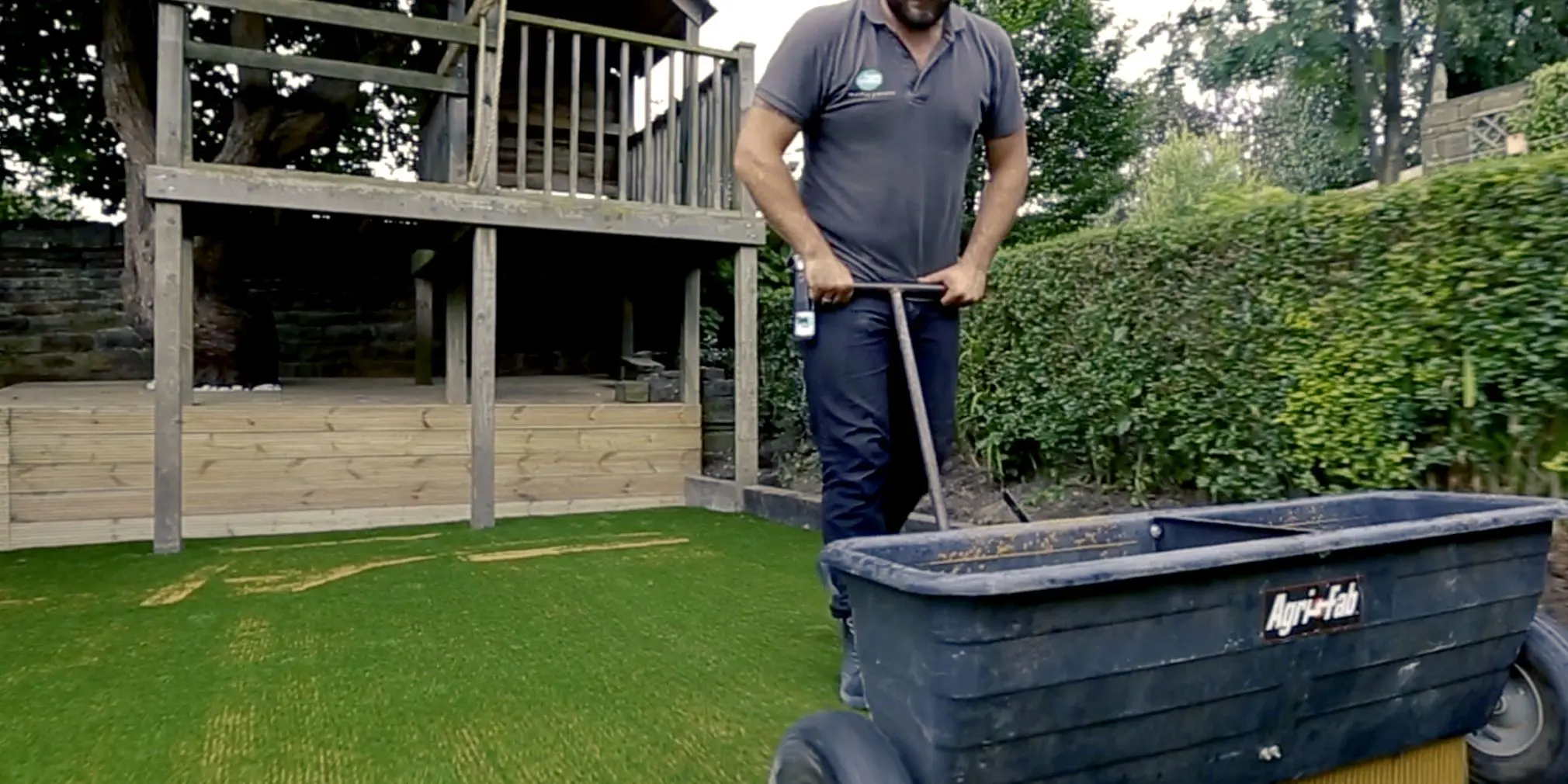 wickes-gardens-install-artificial-grass-18.webp