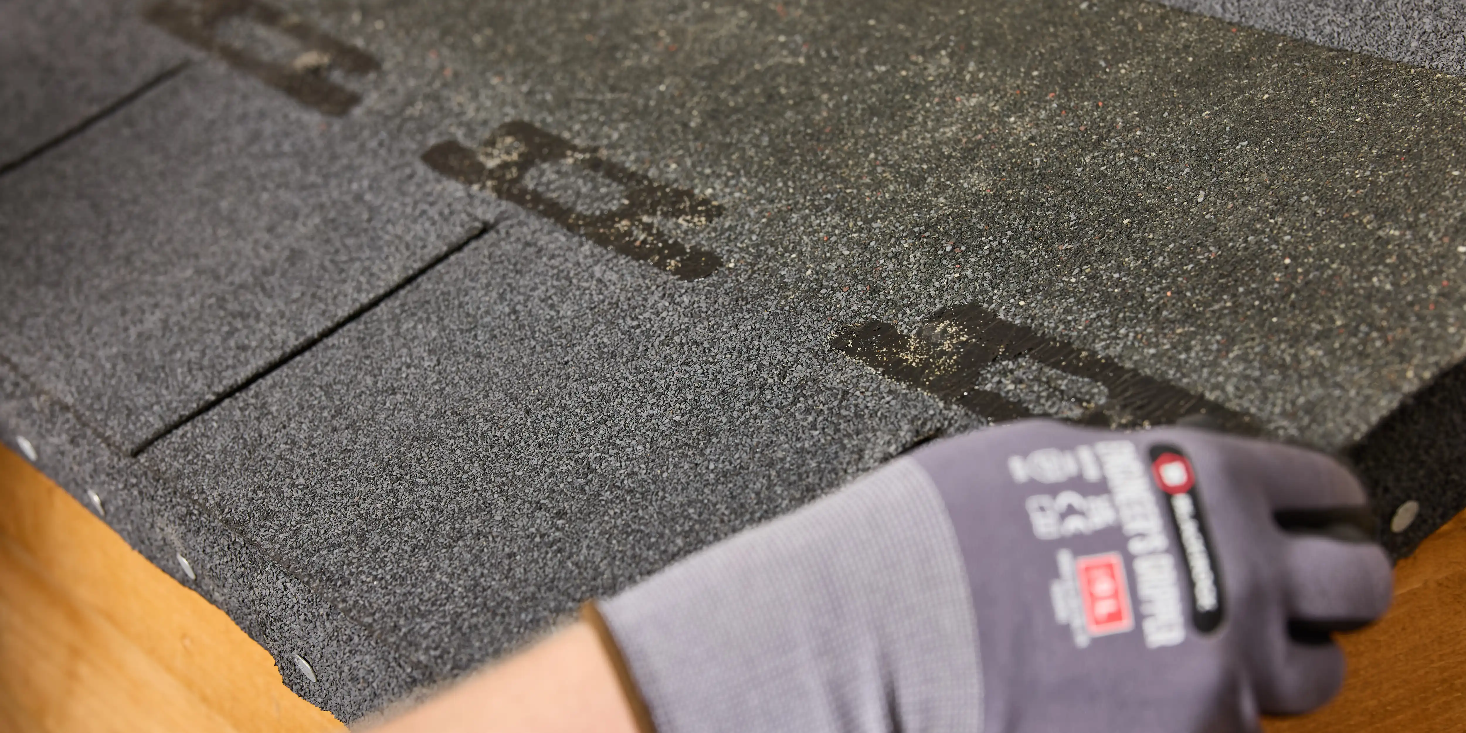 wickes-landscaping-fit-roof-shingles-9.webp