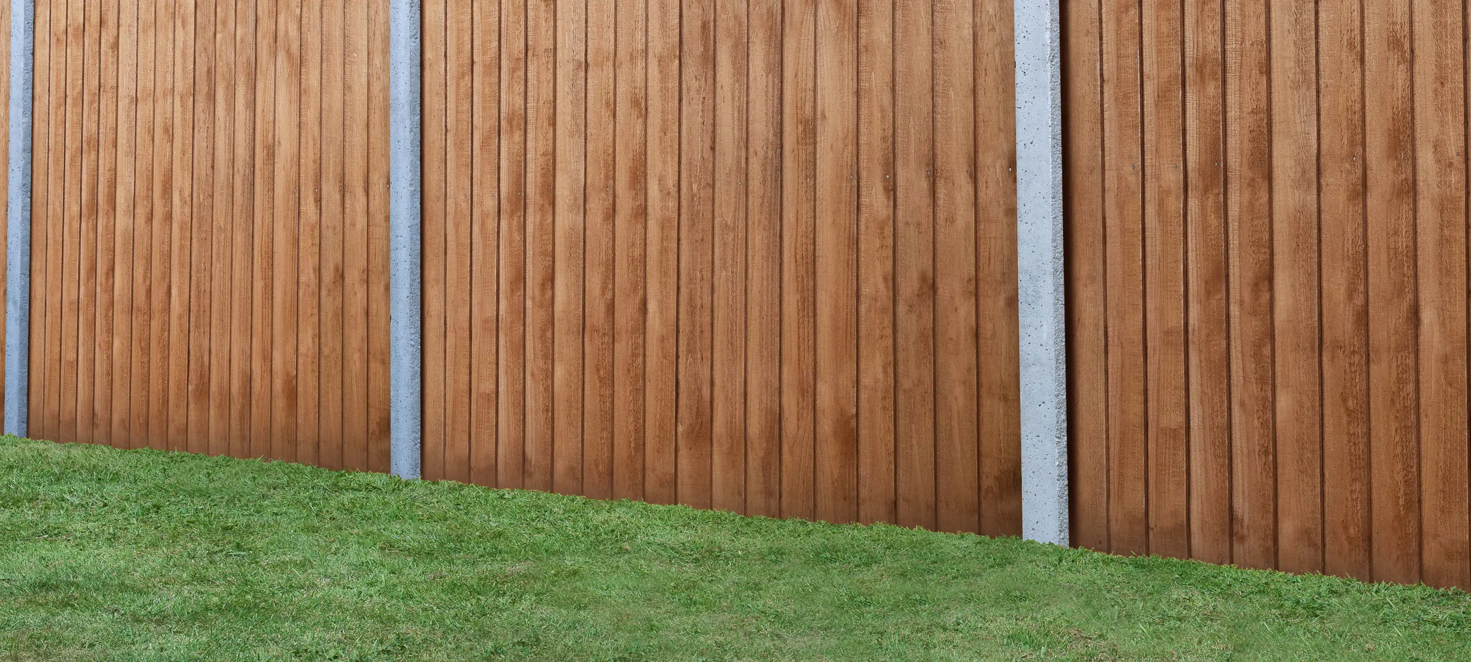wickes-gardens-install-fence-1.webp