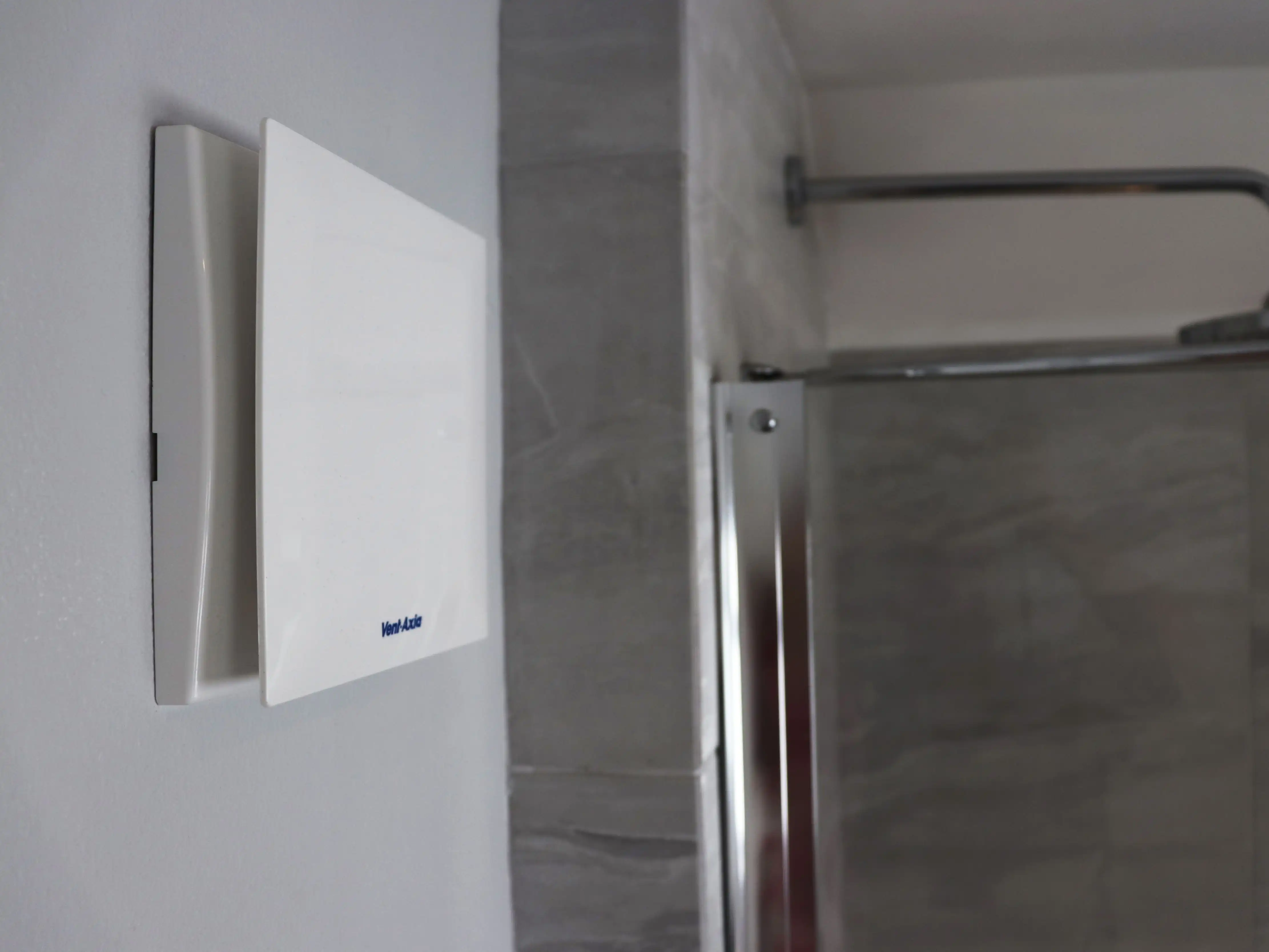 wickes-bathrooms-cleaning-your-bathroom-4.webp