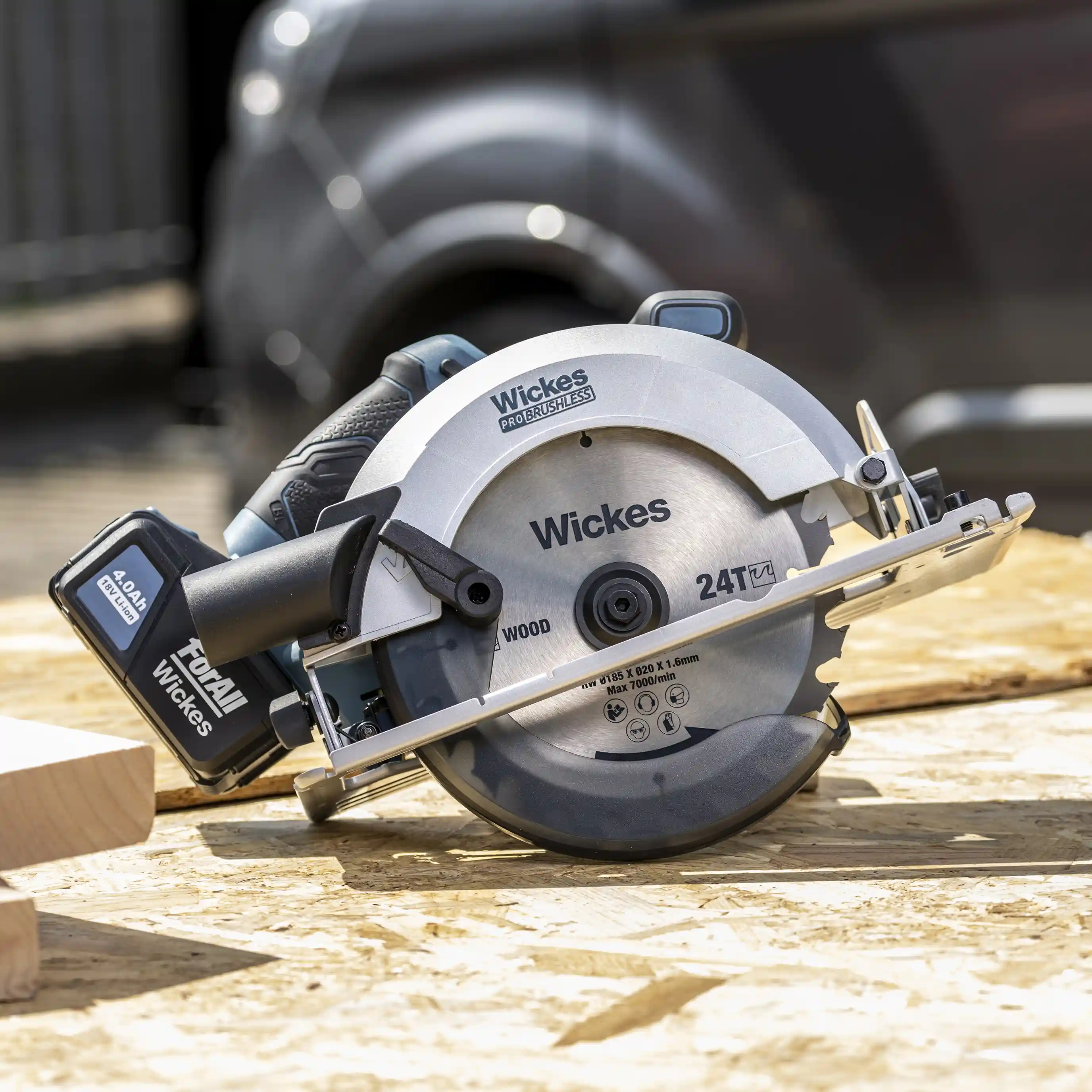 Wickes 18V Cordless Brushless Circular Saw 185mm - Bare