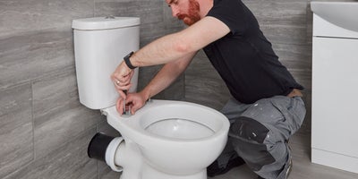 Wickes_MME_How_To_Change_A_Toilet_Seat_14916.jpg