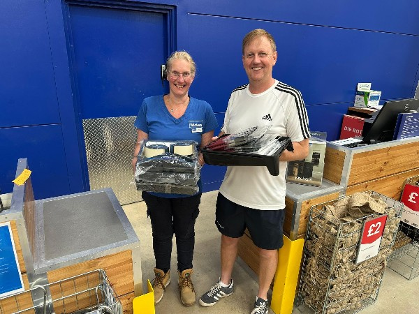 Wickes_LeamingtonSpa_CommunityDonation.jpg