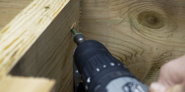 wickes-garden-install-composite-decking-18.webp