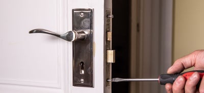 6-How-To-Fit-Door-Locks-Mortice-Sashlock-1.jpeg