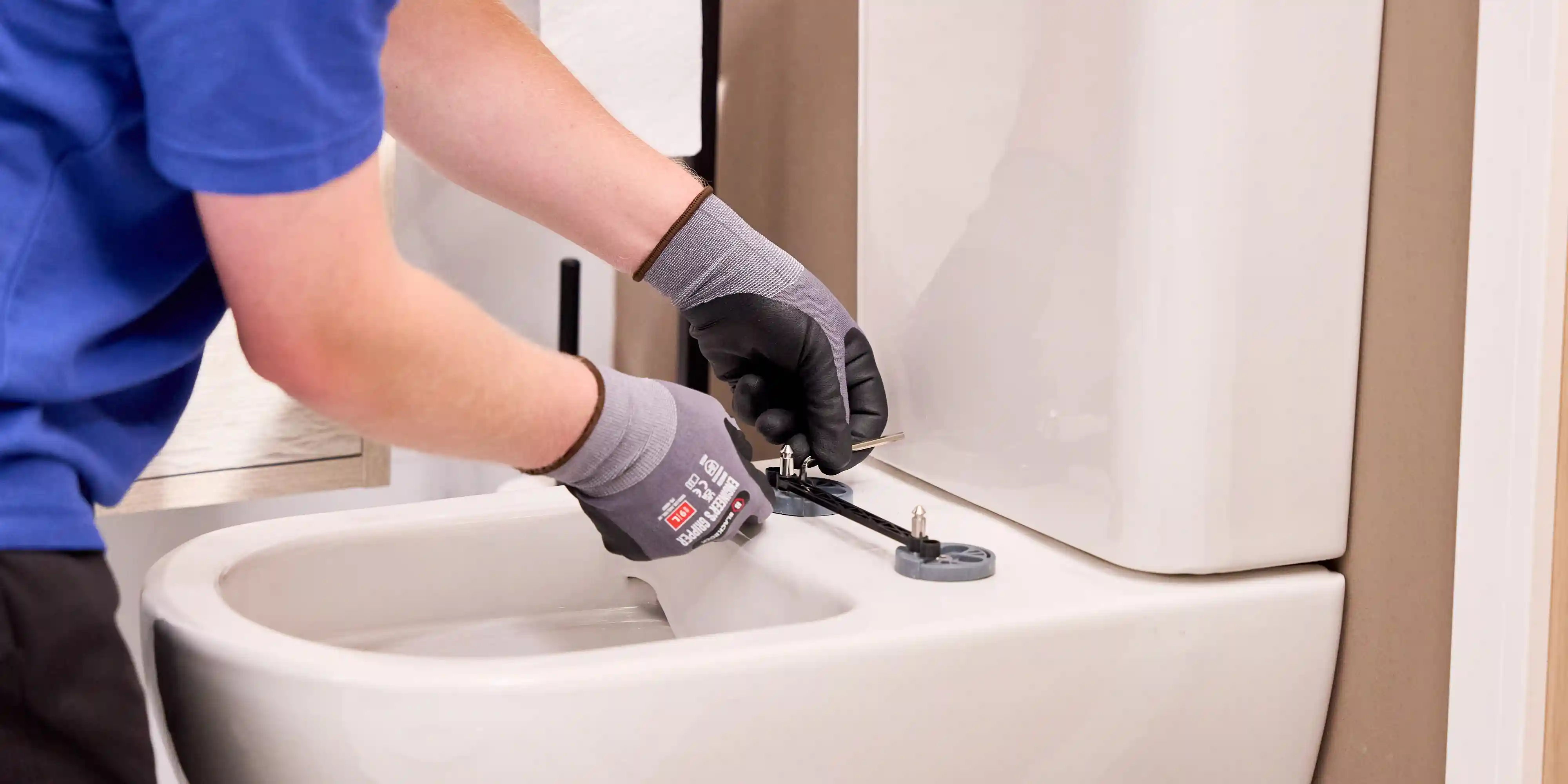 wickes-bathroom-fit-toilet-seat-13.webp