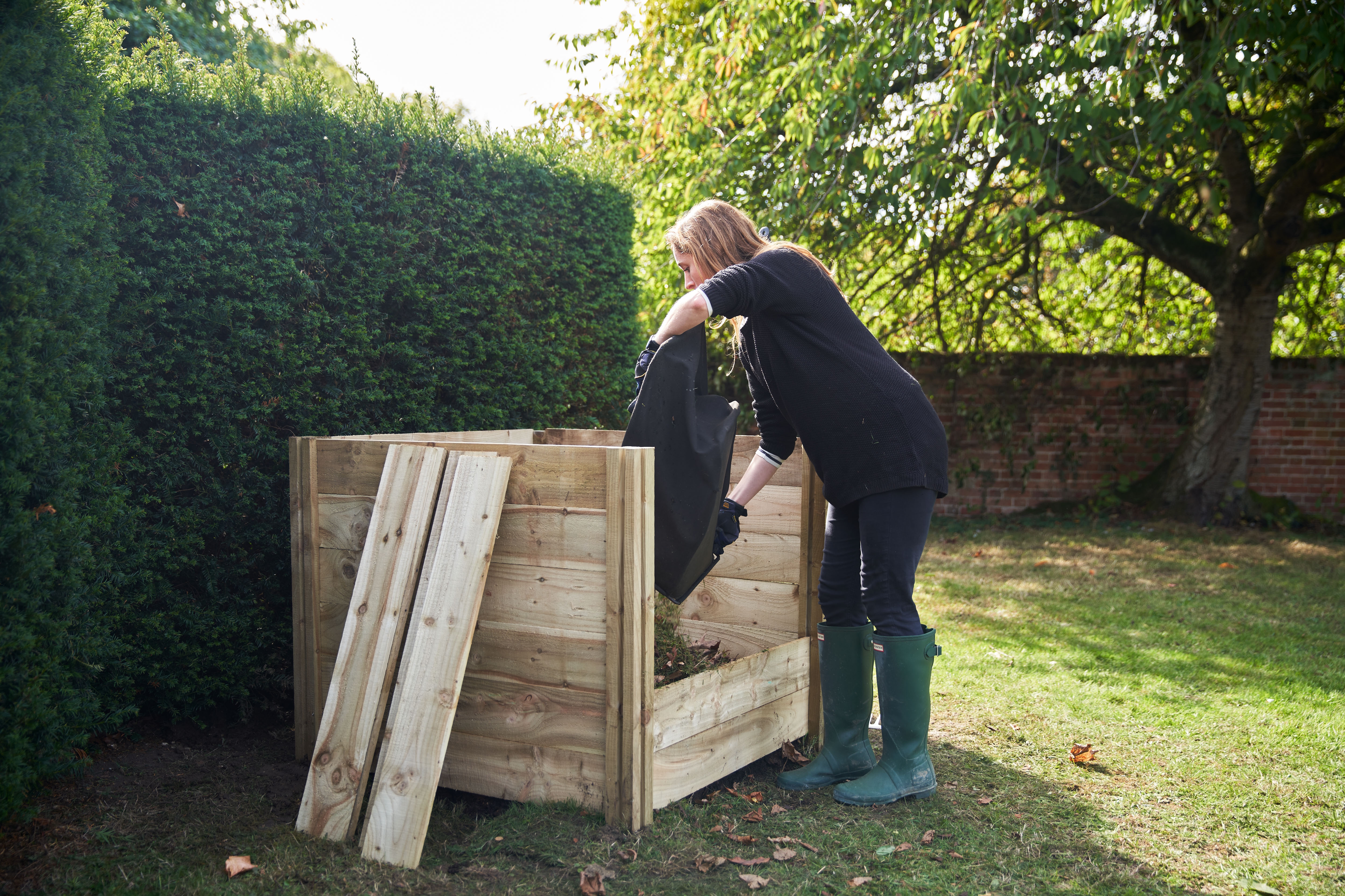 How To Start And Maintain A Compost Heap Wickes Co Uk   Wickes Composting Step By Step 0012 