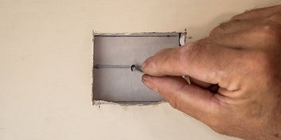 16.How-To-Repair-Walls-Small-Hole-9.jpeg