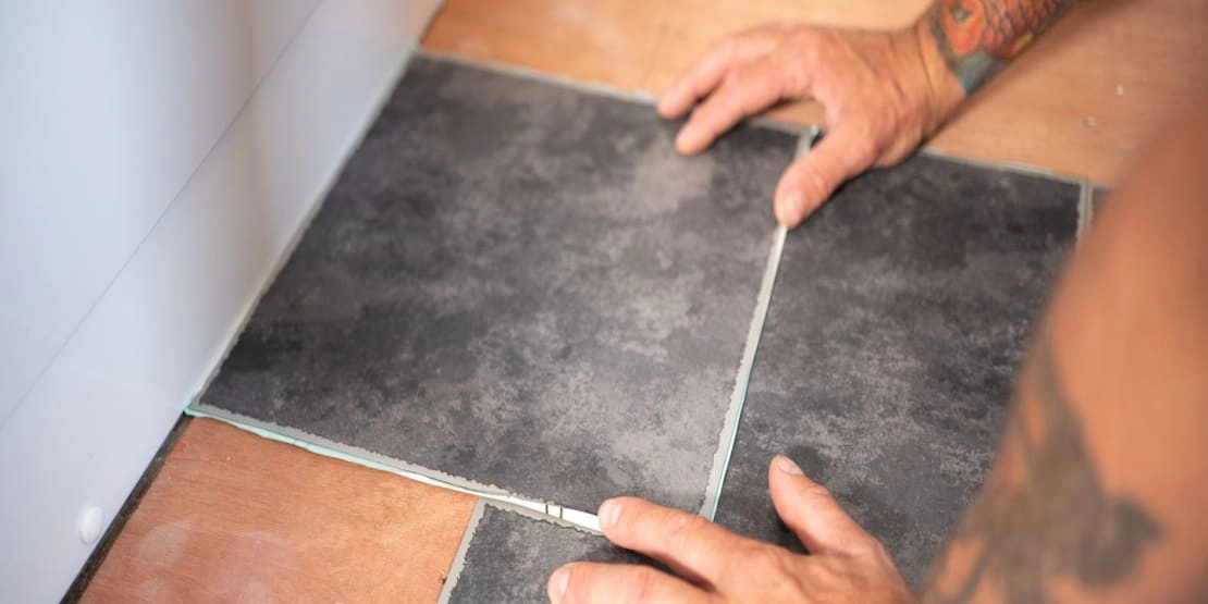 wickes-flooring-how-to-carpet-vinyl-tiles-17.webp