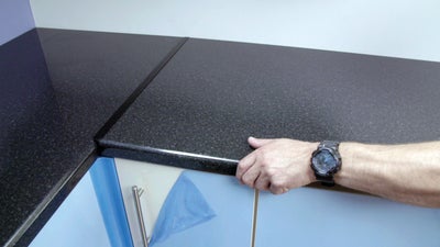 How to fix a kitchen worktop 