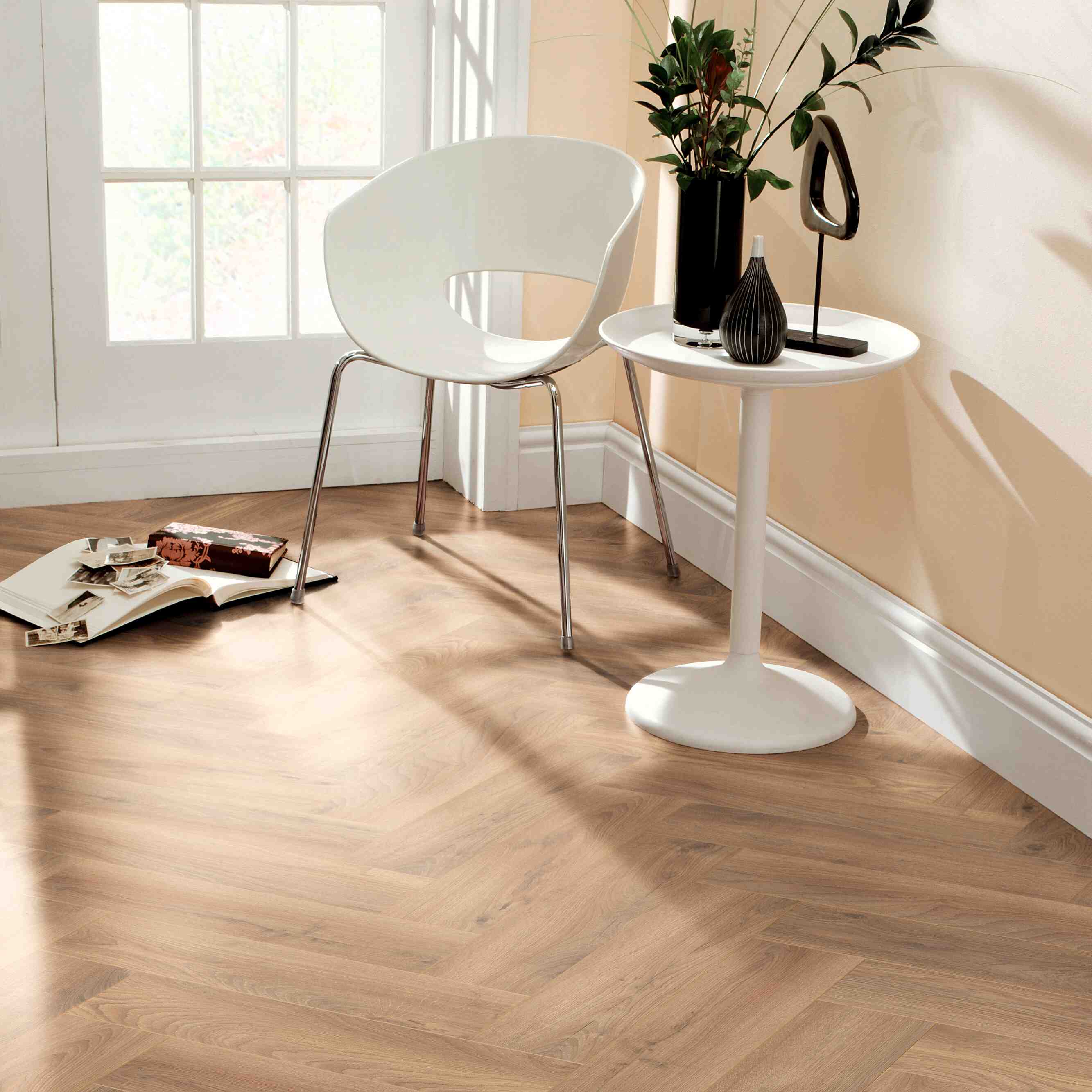 Wickes Olney Light Oak Herringbone 8mm Laminate Flooring - 0.87m2