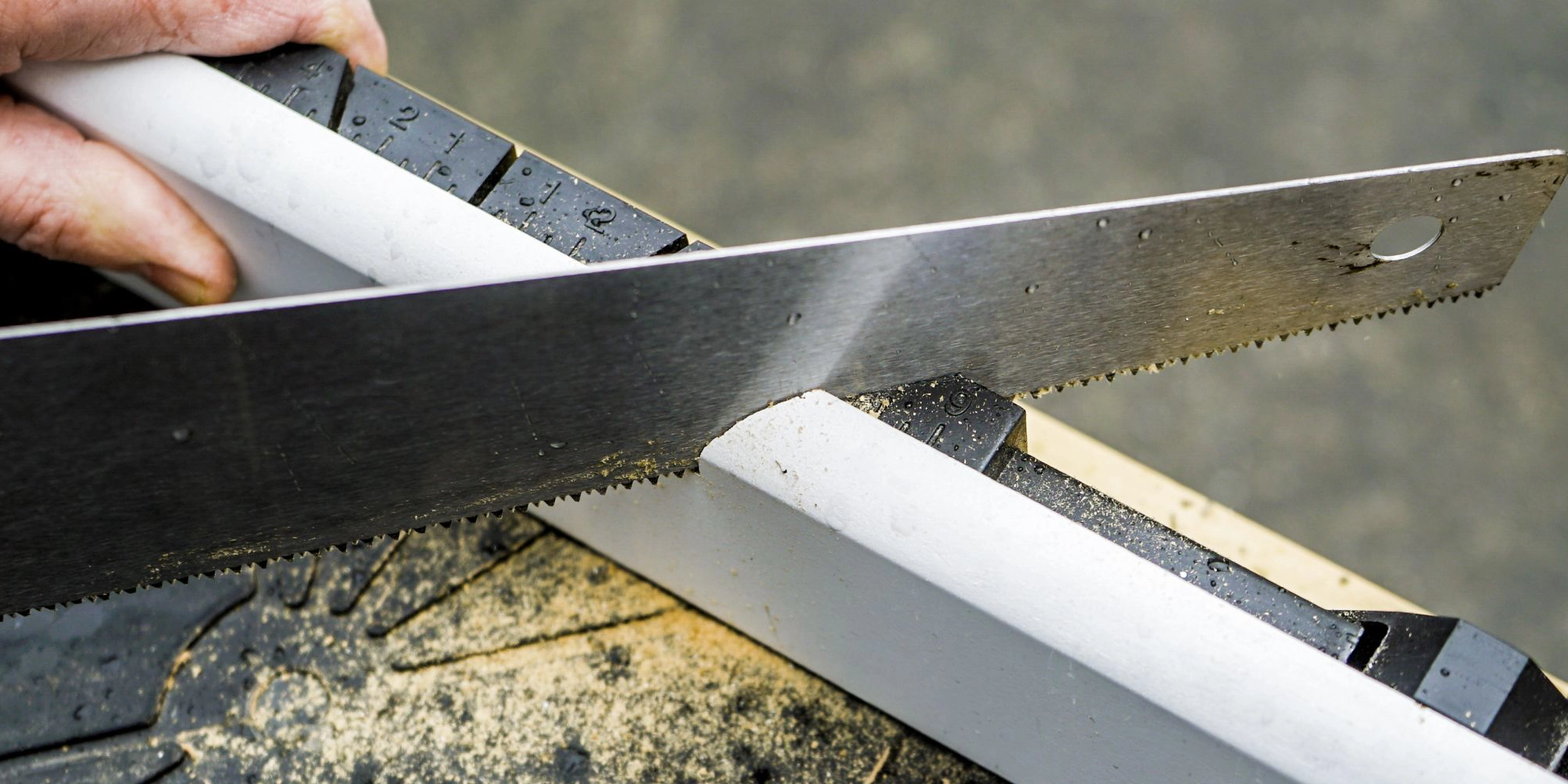 wickes-decorating-fitting-skirting-boards-3.webp