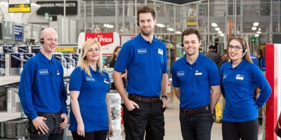 Wickes_store_colleagues.jpg