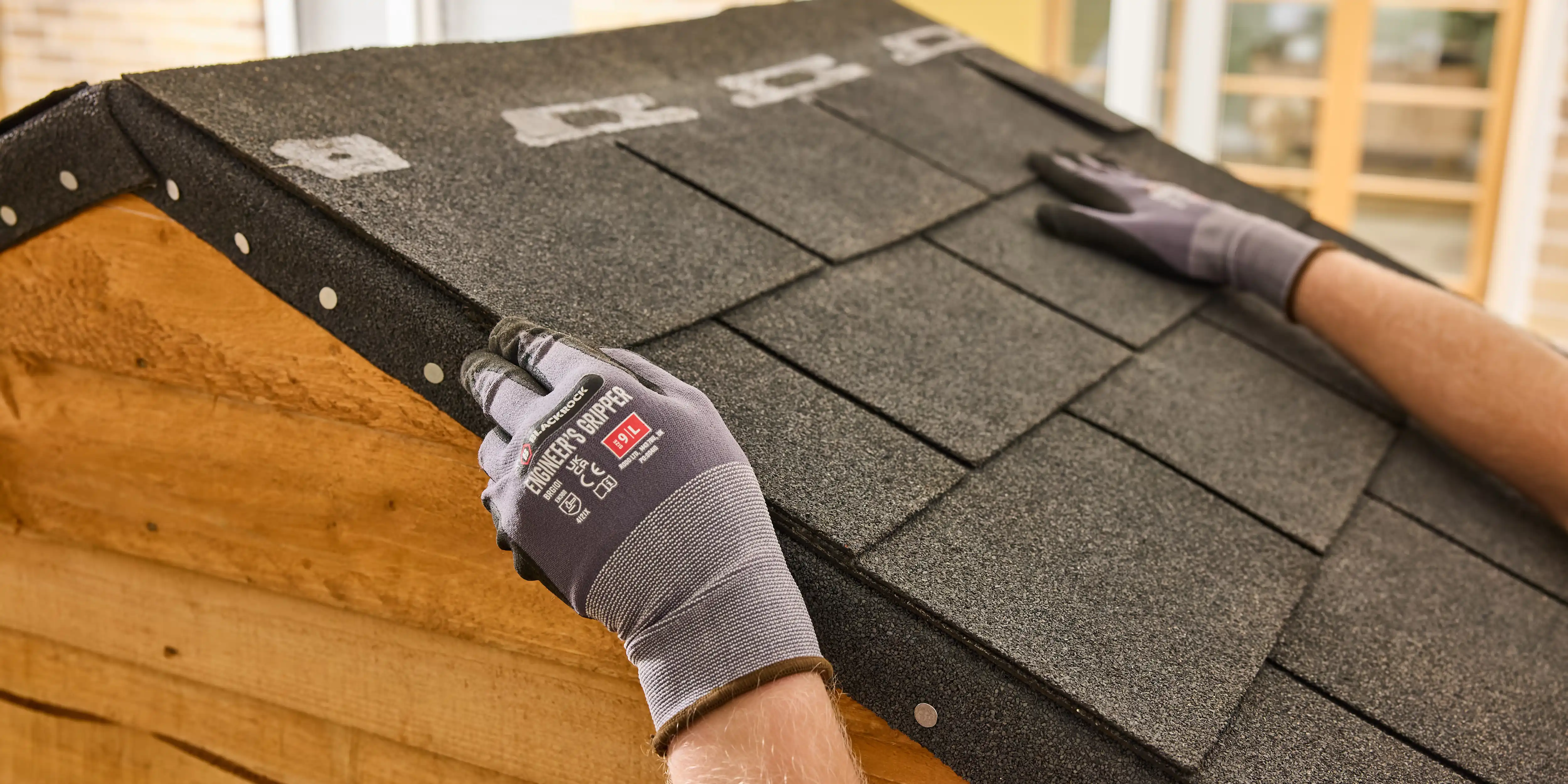 wickes-landscaping-fit-roof-shingles-15.webp