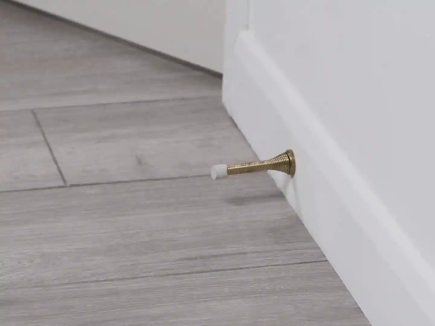 wickes-home-maintenance-fixing-door-handles-13.webp