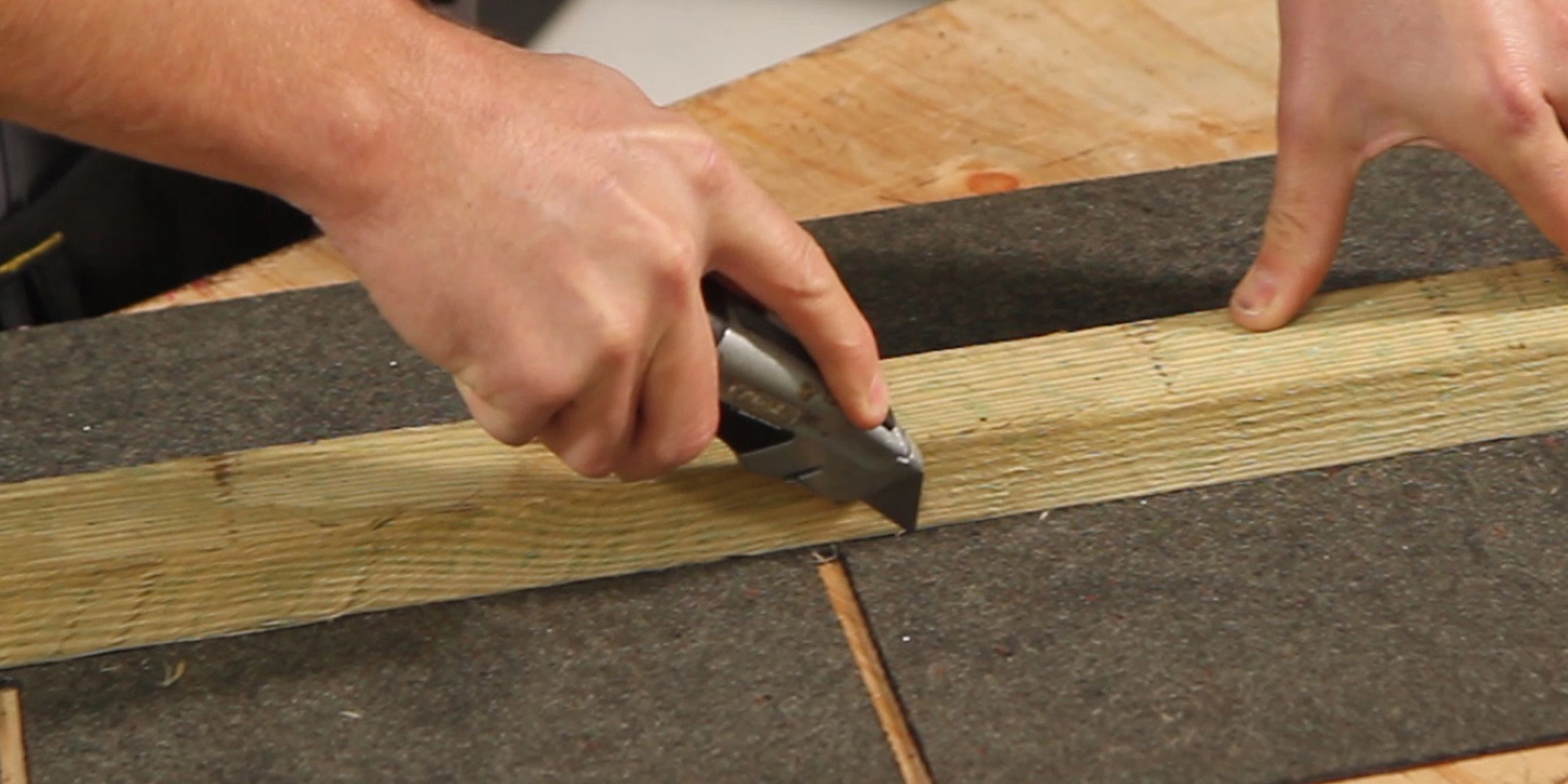 wickes-home-maintenance-fit-roof-shingles-16.webp