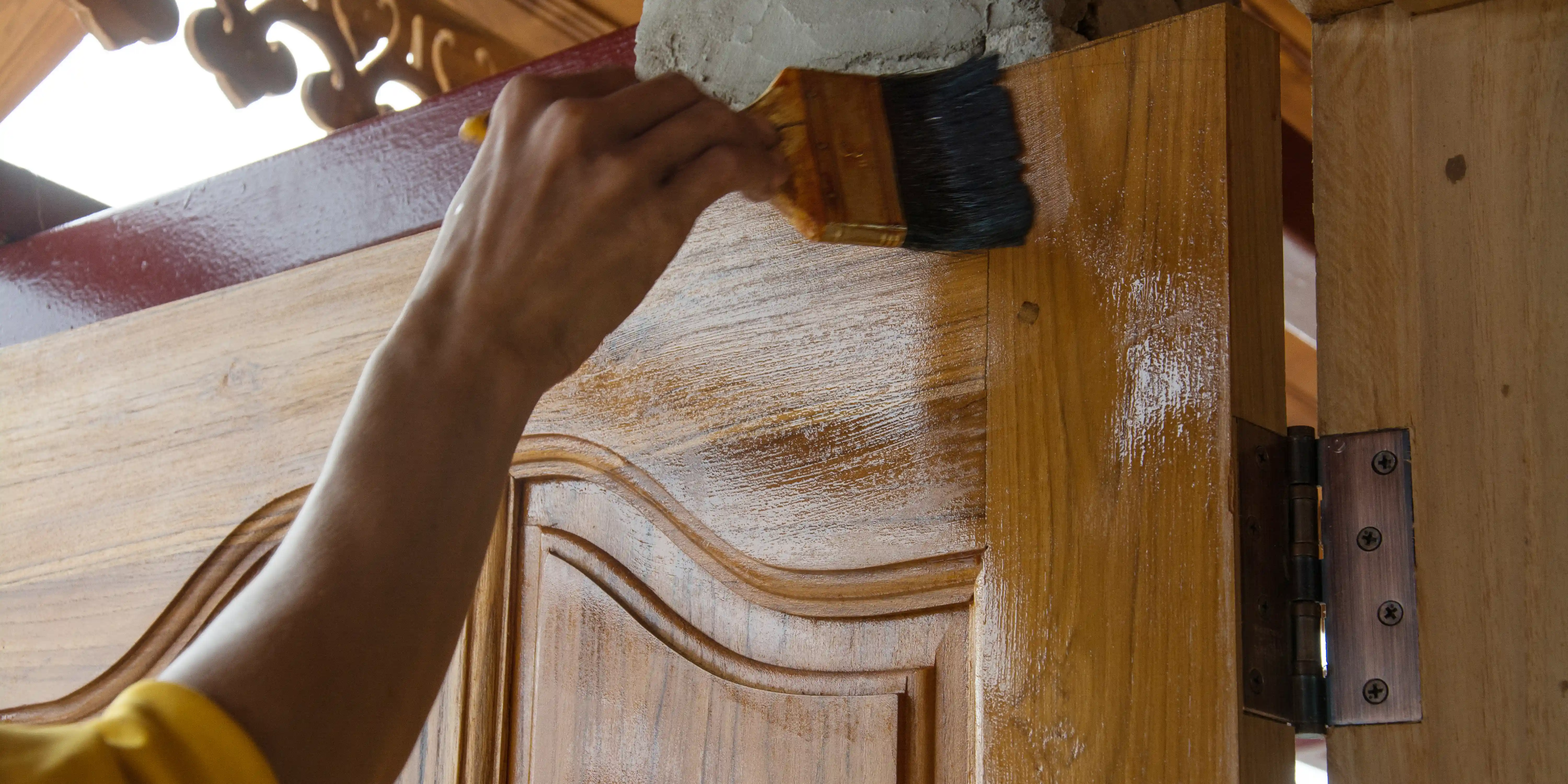wickes-decorating-how-to-varnish-wood-3.webp
