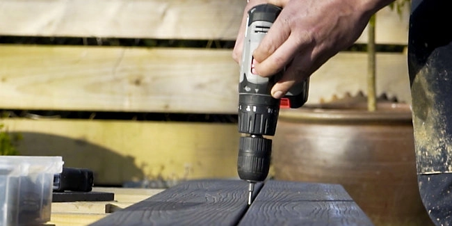 wickes-garden-install-composite-decking-28.webp