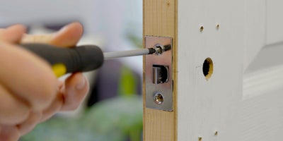 How_To_Fix_A_Broken_Door_Handle_006.jpg
